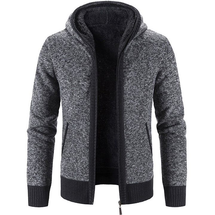 Cardigan homme zippé à capuche marron, chaleur et style décontracté pour l'automne-hiver. Vêtement confortable.