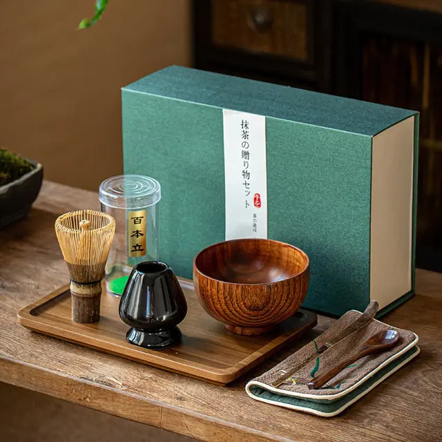 Boîte cadeau élégante pour l'ensemble cérémonie du thé matcha, parfait pour les amateurs de thé japonais.