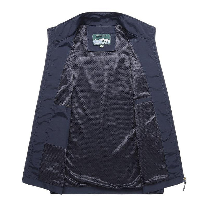 Gilet homme casual léger et respirant, parfait pour le voyage ou la mode quotidienne. Design zippé pour plus de confort.