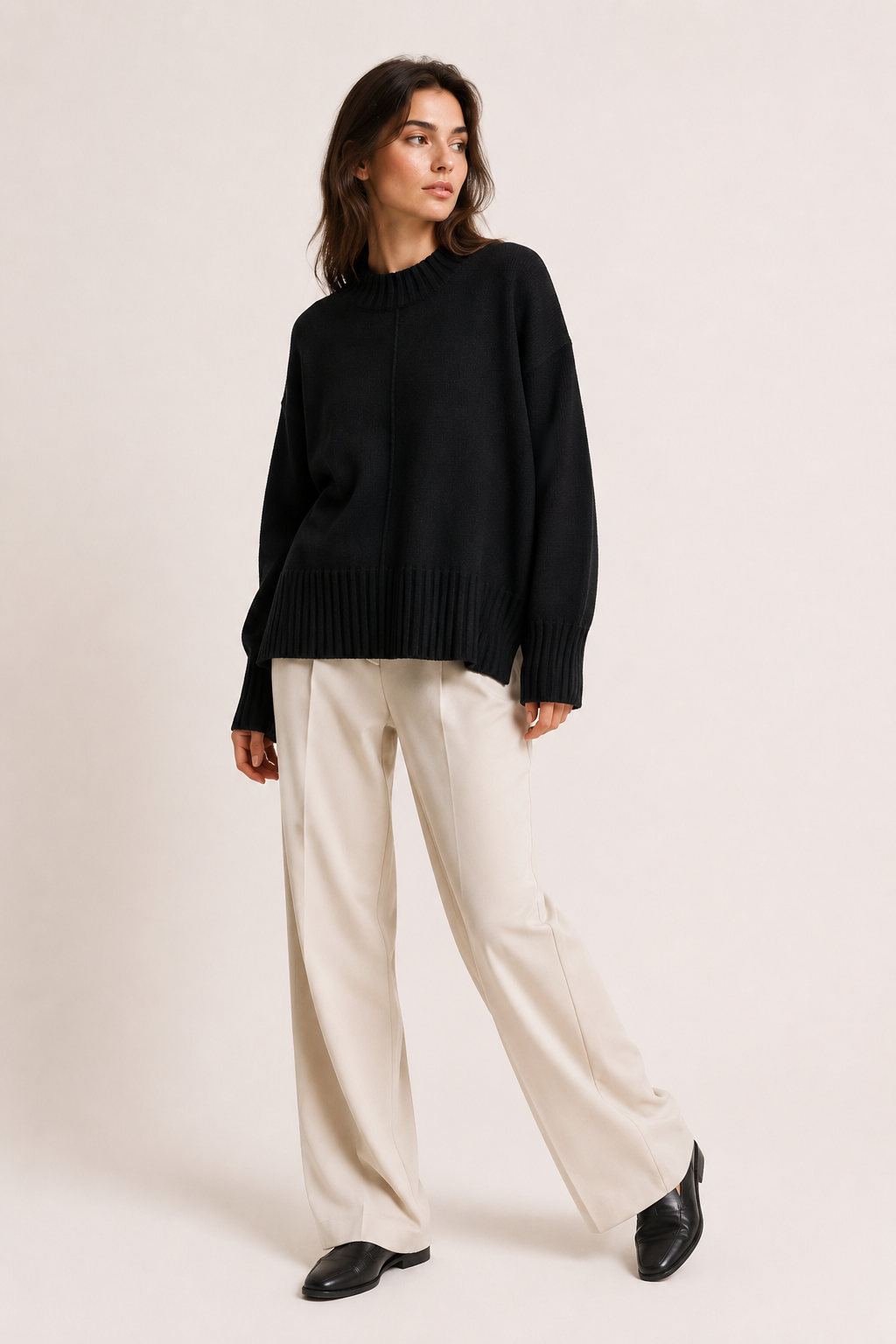 Pull femme décontracté oversize, col montant, ourlet asymétrique. Chaleur et style pour l'hiver.