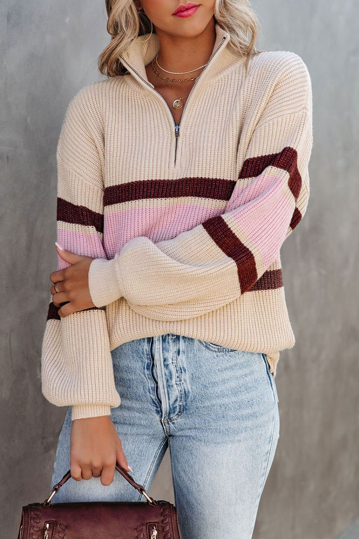 Pull élégant femme en maille douce, col montant zippé. Pour un look ample confortable.