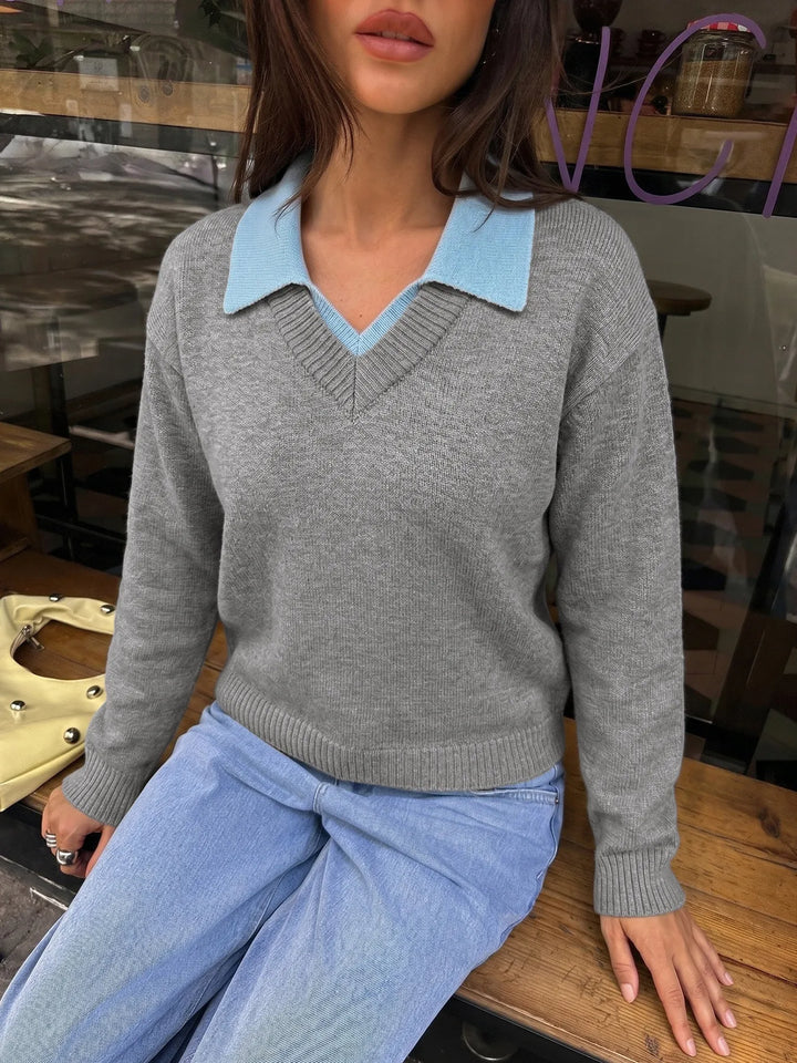 Pull femme en maille grise, avec son col chemise distinctif. Idéal pour un look élégant ou décontracté en automne-hiver.
