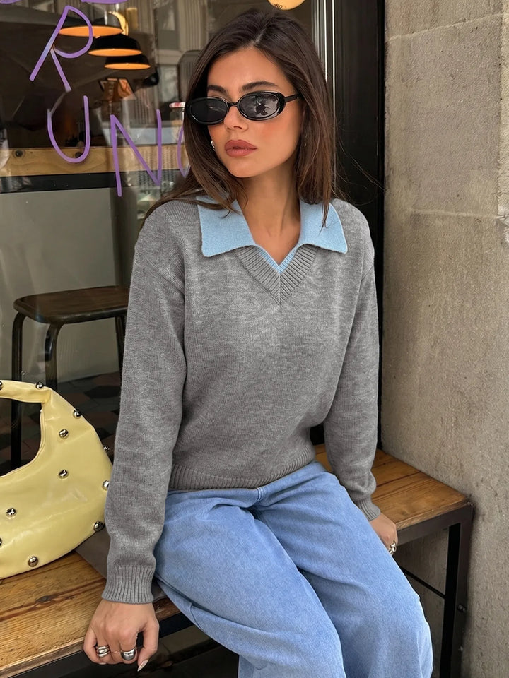 Pull femme en maille grise, col chemise. Un basique élégant et décontracté, tendance pour vos looks d'automne-hiver.