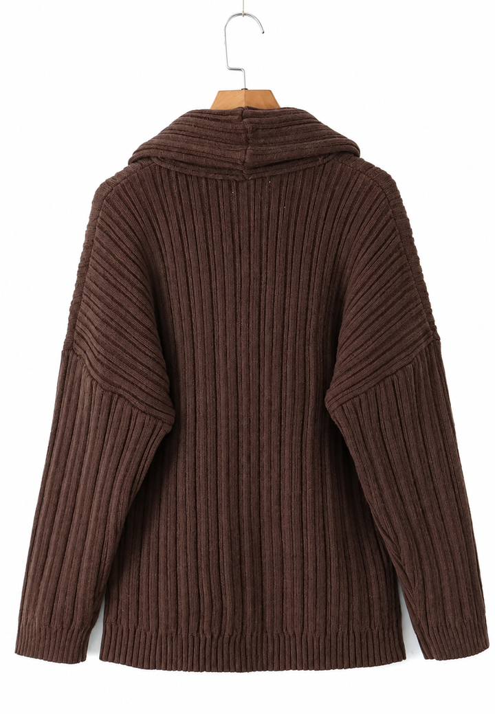 Pull d'automne femme, coupe asymétrique épaule dénudée Séverine. Vêtement élégant et polyvalent.