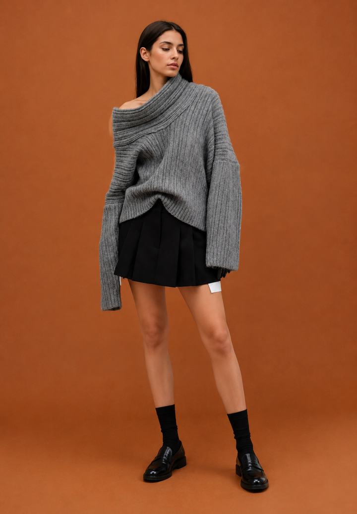 Pull femme asymétrique Séverine, épaule dénudée, élégant et moderne pour mode automne-hiver.