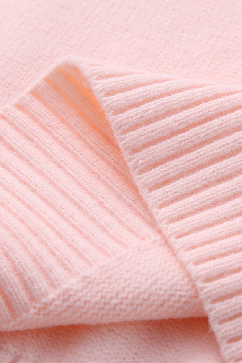 Pull femme rose à manches longues, col rond et coupe ample. Confortable et tendance pour le quotidien.