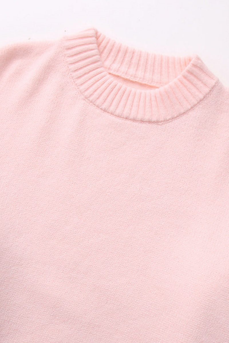 Pull rose ultra-confortable pour femme, coupe ample et col rond. Parfait pour un look mode hivernal.