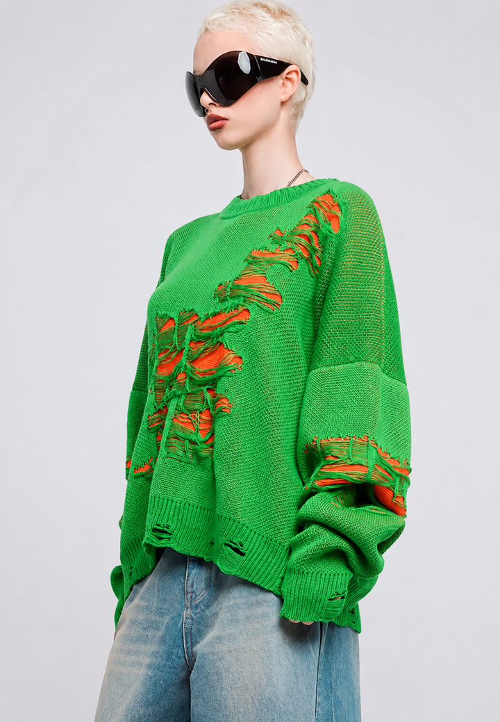 Pull décontracté femme, style oversize maille ouverte. Finitions effilochées, mode hiver.