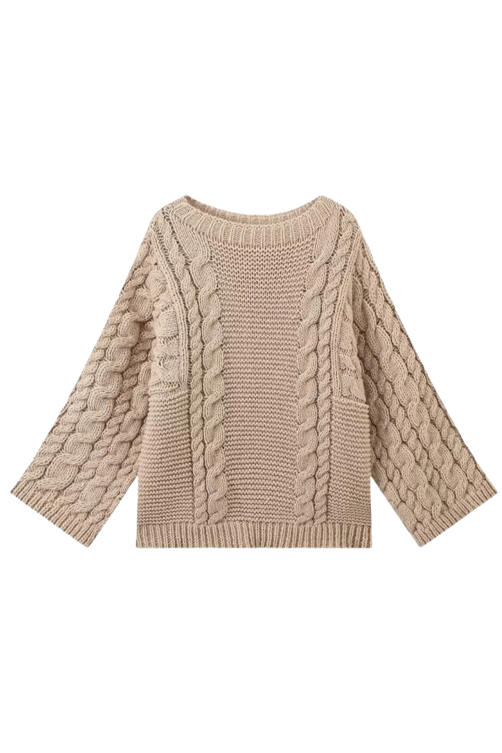 Pull oversize femme élégant et confortable. Col montant, manches évasées. Mode automne-hiver tendance.