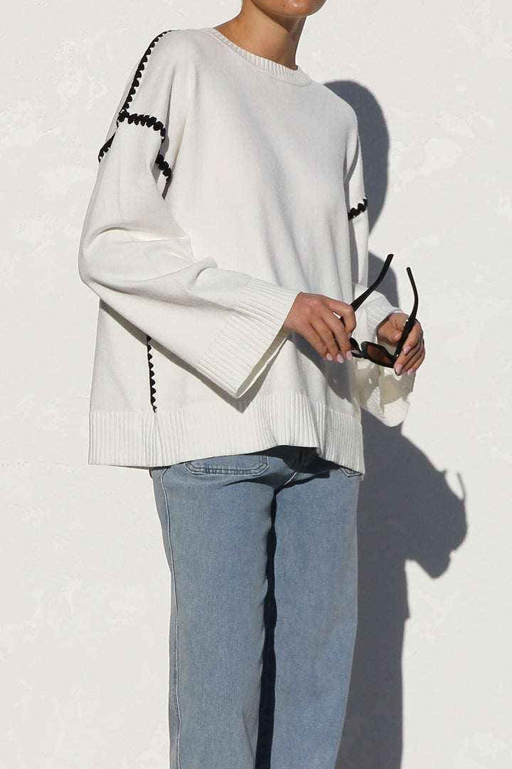 Pull femme chaud oversize à rayures et col montant, idéal pour l'hiver et l'automne. Style décontracté.