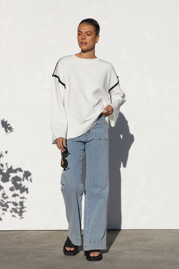 Pull femme oversize à rayures, col montant, chaud et confortable pour automne-hiver.