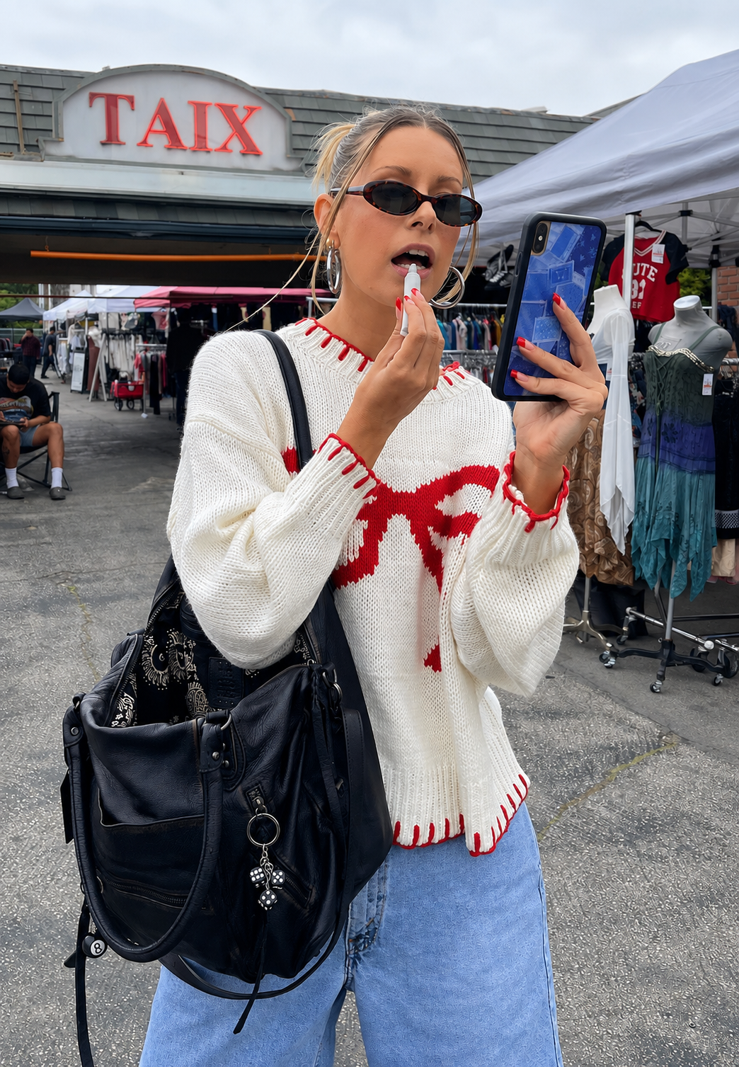 Pull jacquard femme oversize avec nœuds, matière douce pour un confort optimal, style moderne et chaleur pour l'automne.
