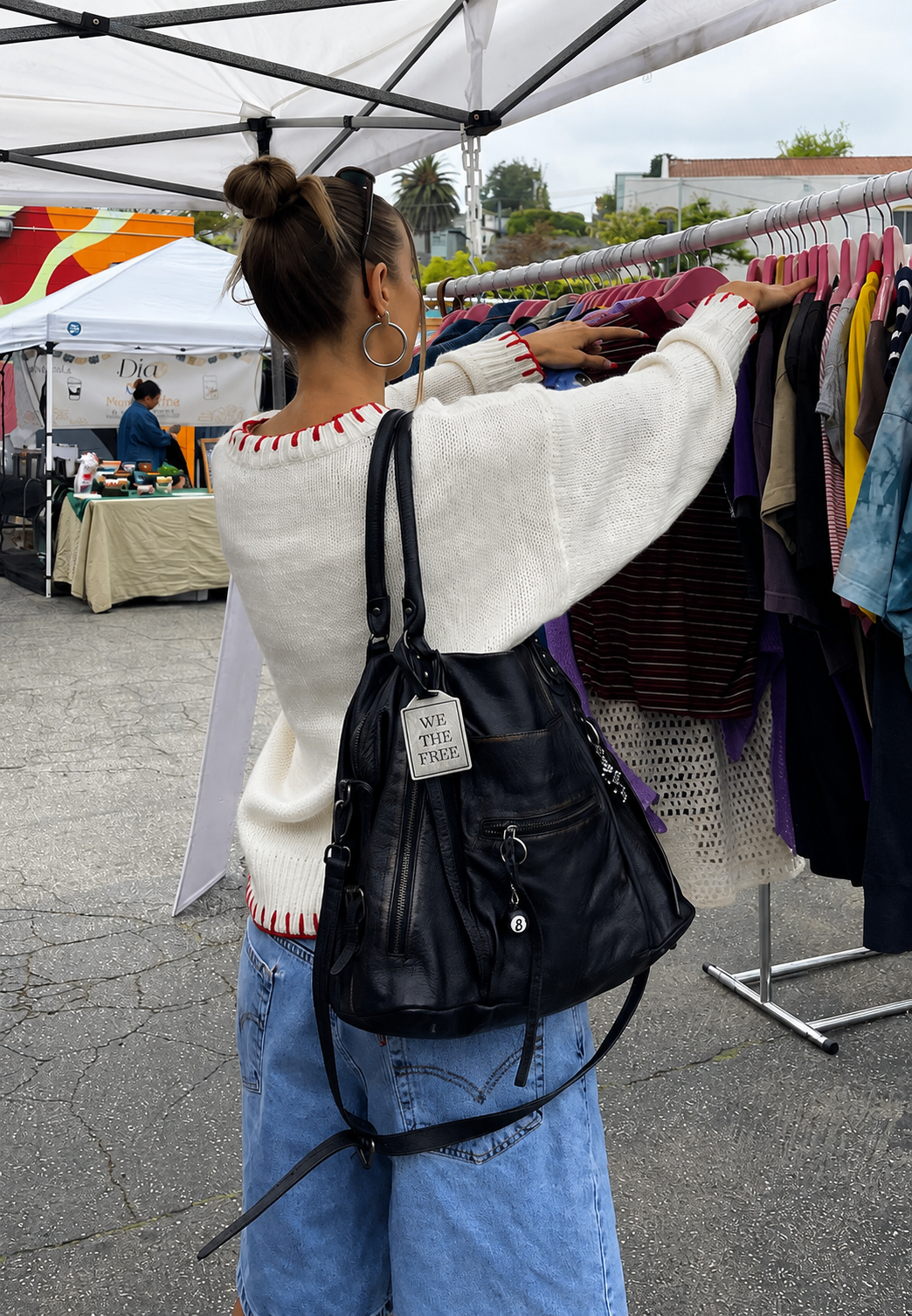 Le pull femme oversize jacquard à nœuds, coupe ample et élégante, offre un confort absolu pour la mode hivernale.