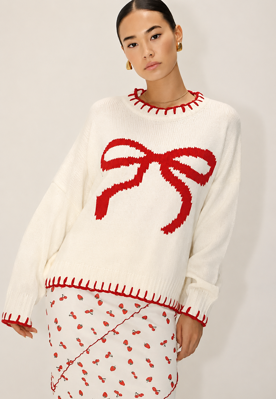 Pull oversize jacquard femme, coupe élégante à nœuds, parfait pour un confort stylé et tendance automne-hiver.