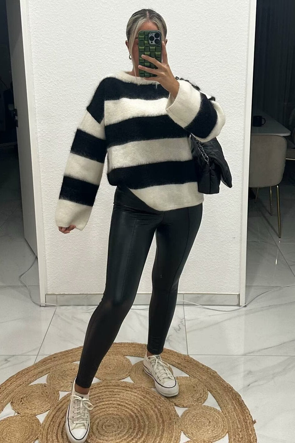 Pull oversize femme chaud et doux, col rond, manches longues, pour un confort optimal en automne-hiver.