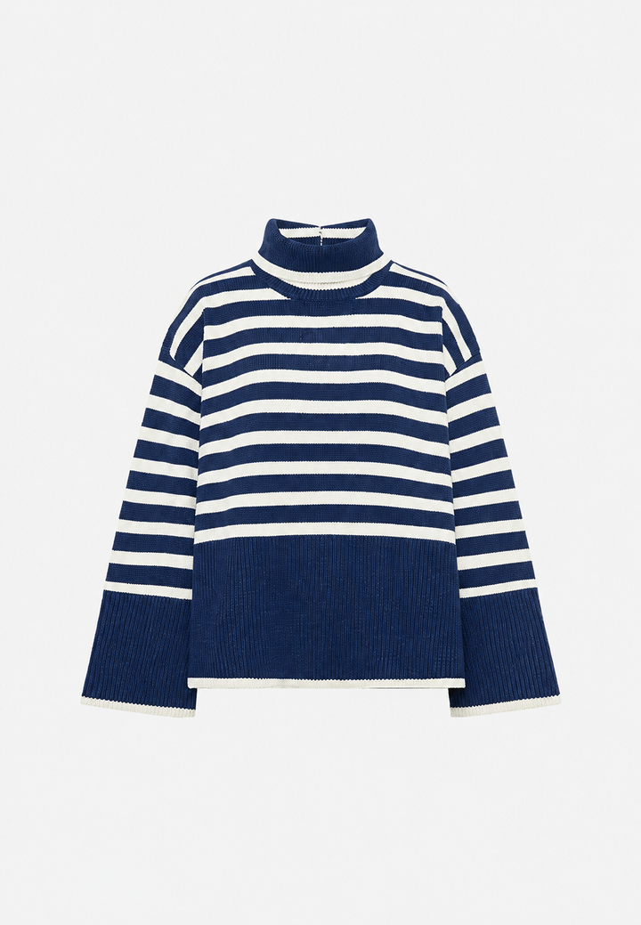 Pull oversize élégant femme rayé, col roulé, manches amples. Style chic et décontracté, parfait hiver.