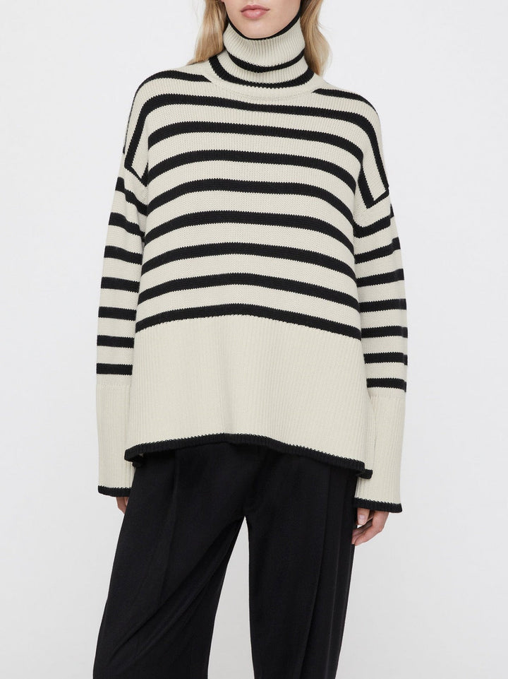 Pull oversize femme rayé, col roulé et manches amples. Confortable et chic pour l'hiver.