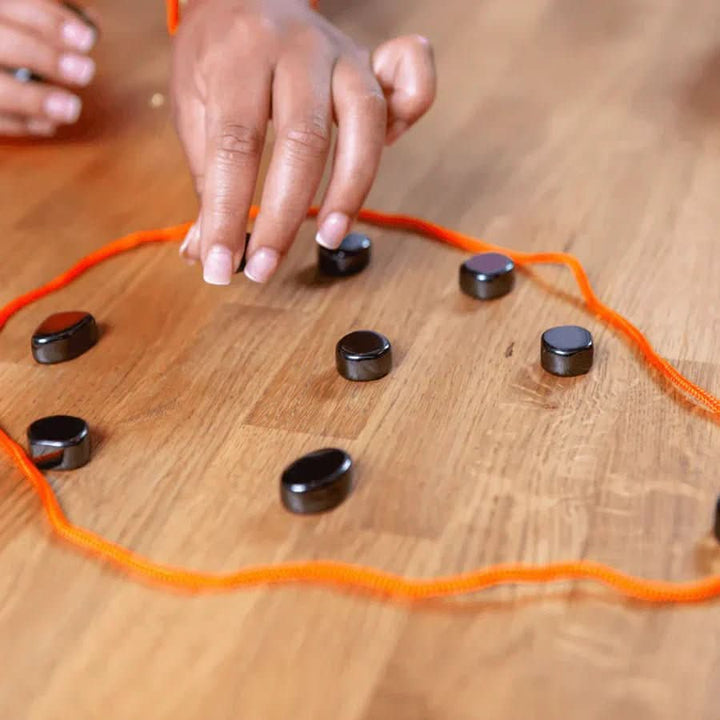 Cadeau idéal : jeu d'échecs magnétique de voyage portable. Développe la stratégie et l'intellect pour tous les âges.