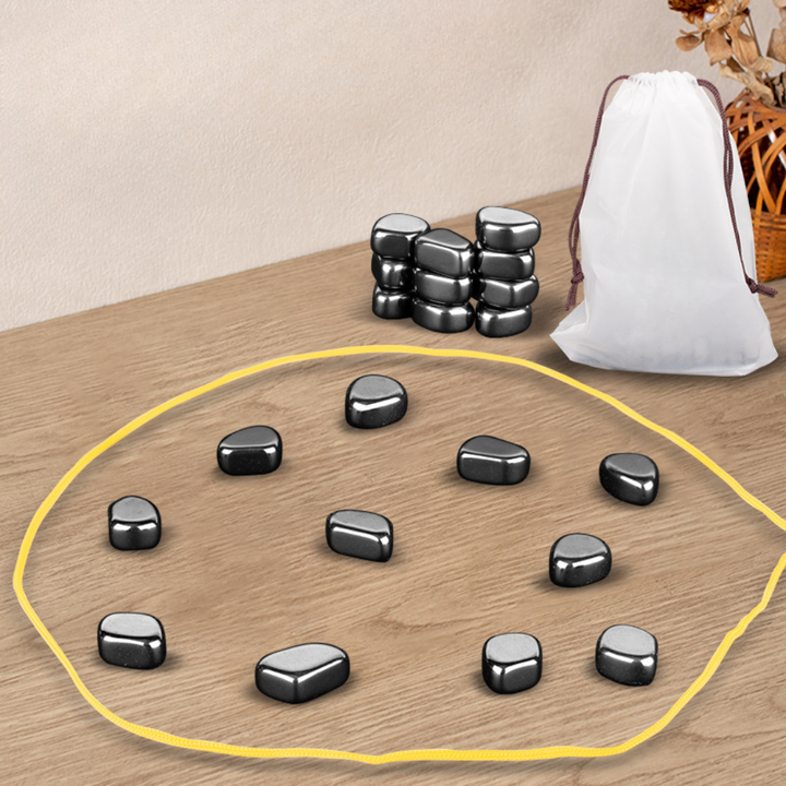 Jeu de stratégie magnétique familial avec billes et plateau, stimulant la concentration et l'amusement des enfants.