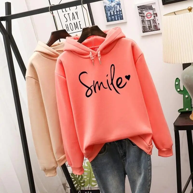 Sweat à capuche femme doux et confortable, idéal pour les journées décontractées printemps-automne.