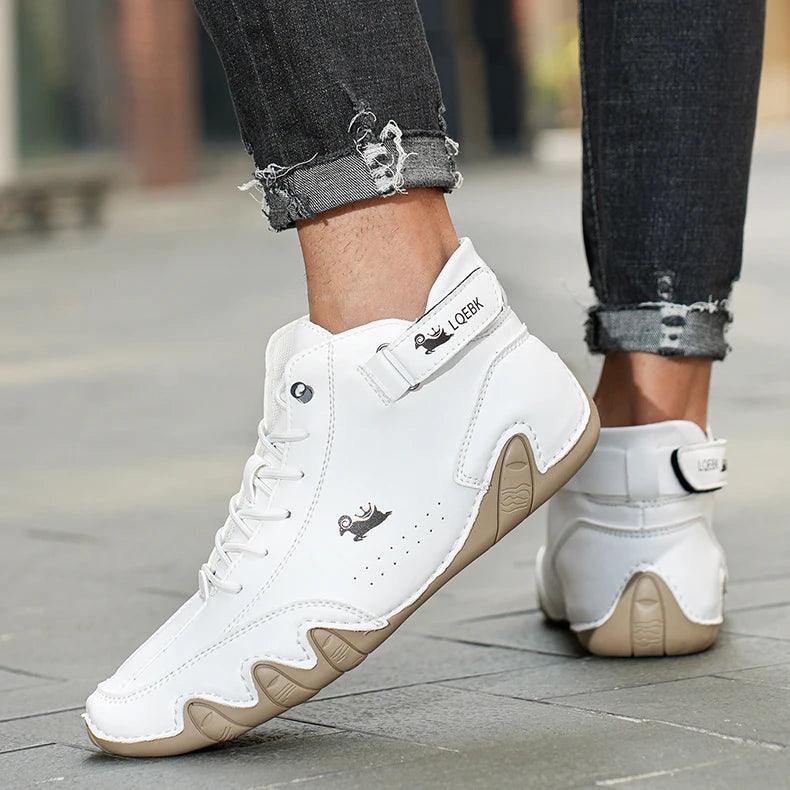 Chaussures orthopédiques artisanales hommes, confort supérieur pour un soutien naturel.