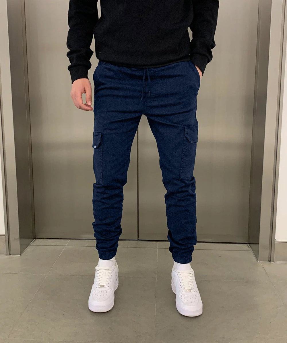 Jogger cargo utilitaire homme, poches latérales spacieuses, parfait pour un look décontracté.