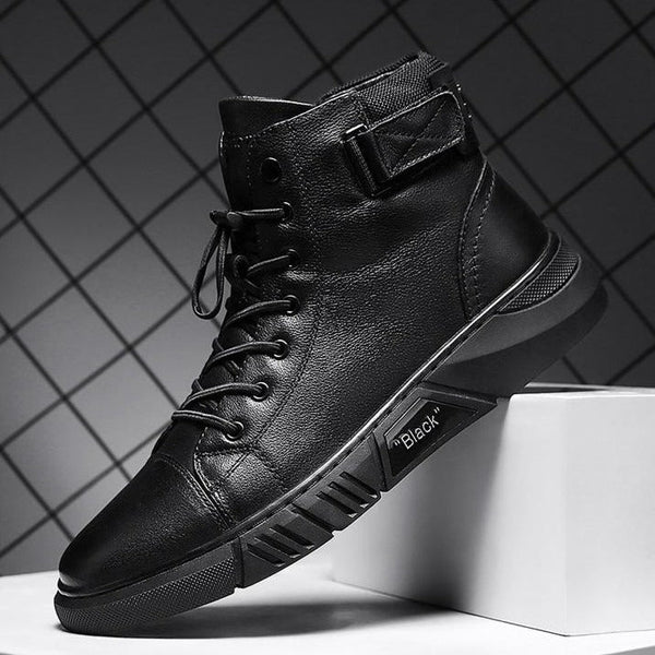 Chaussures montantes homme : bottes en cuir noir fait main, confortables et élégantes pour toutes occasions quotidiennes.