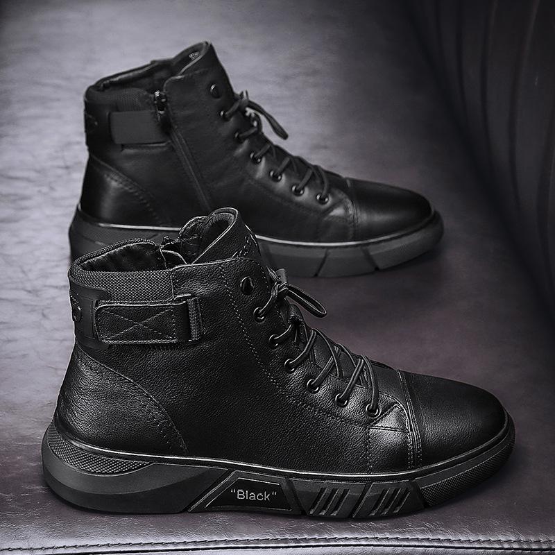 Bottes homme NoirCraft : en cuir noir faites main, robustes et élégantes, offrant un confort antidérapant quotidien.