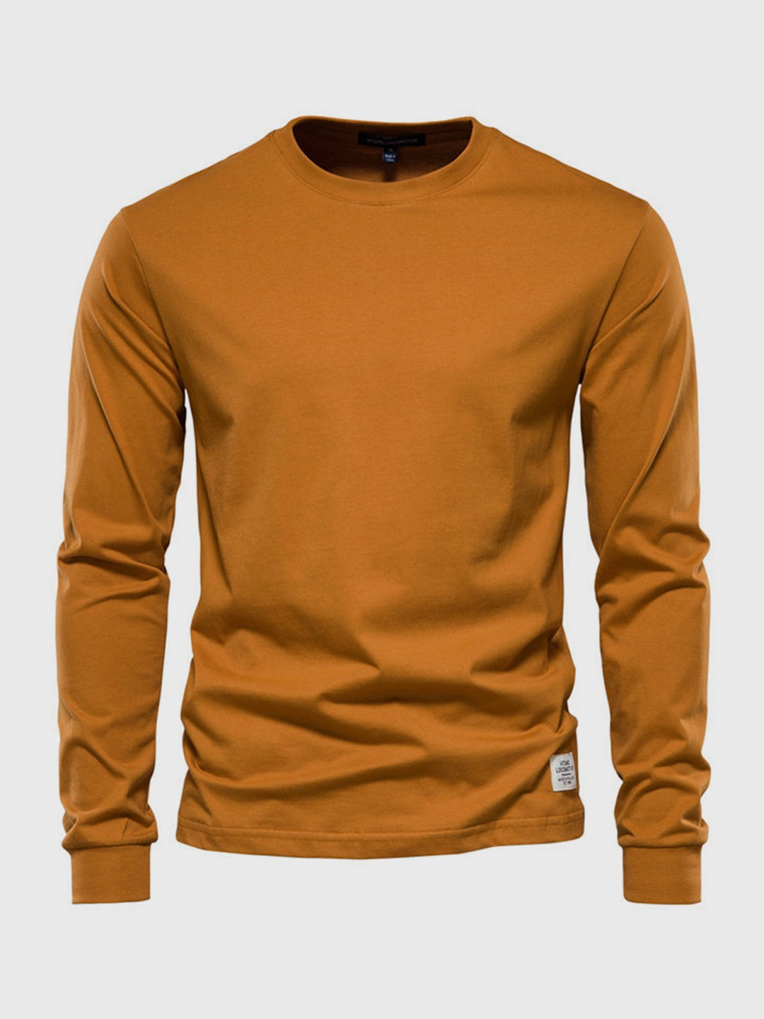 T-shirt homme polyvalent, manches longues, col rond. Idéal pour un look décontracté et confortable.