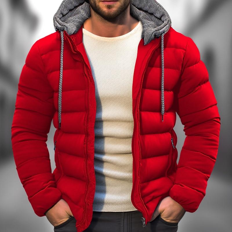 Mode masculine : veste d'hiver matelassée noire à capuche, pour un look chaud et décontracté.