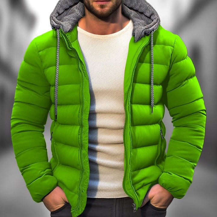 Vêtement extérieur matelassé pour homme, avec capuche et isolation thermique, pour un hiver confortable.
