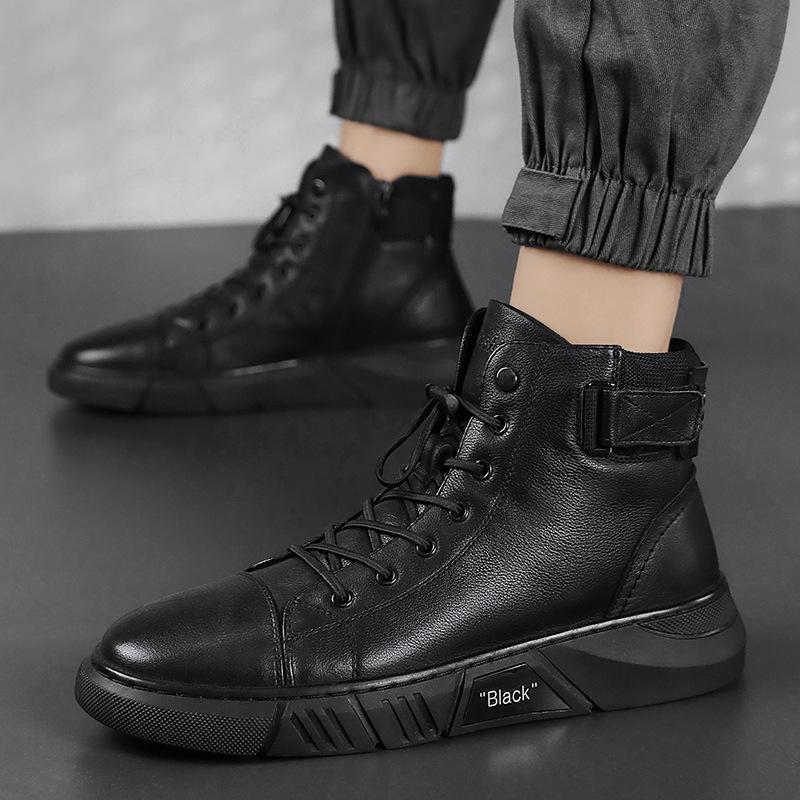 Bottes noires en cuir véritable pour homme, avec semelle antidérapante, offrant élégance et robustesse au quotidien.