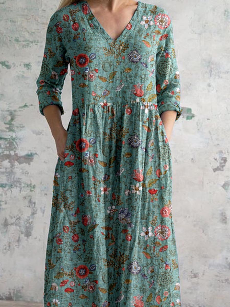 Robe d'été femme fleurie à col V, coupe flatteuse. Tenue élégante pour cérémonie, mariage ou événement estival.