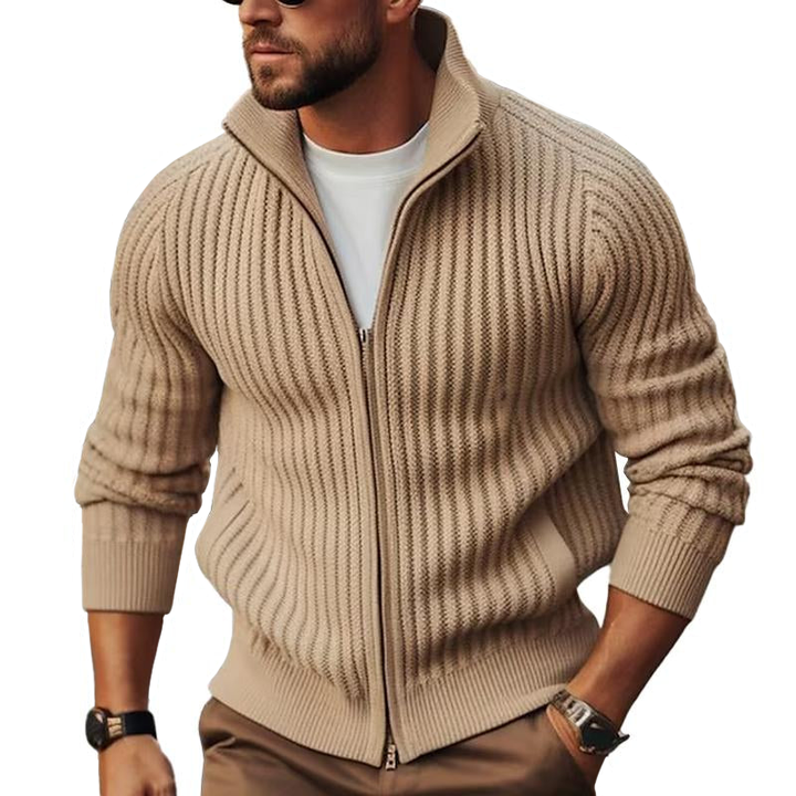Cardigan gris pour homme, zippé et à col montant, idéal pour un look élégant et moderne en automne et hiver.