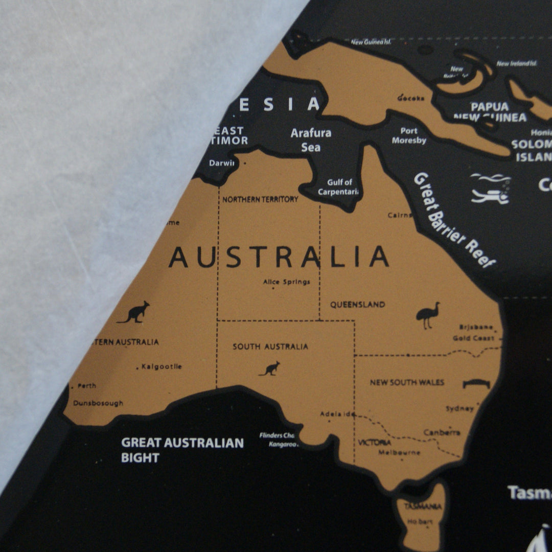 Décoration murale: grande carte du monde à gratter, un souvenir unique de toutes vos aventures.