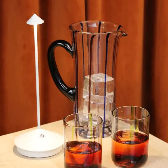 Lampe portable LED rechargeable USB. Parfaite pour éclairage intérieur ou extérieur.