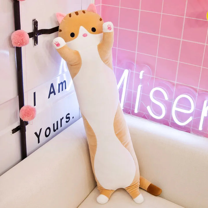 Peluche chat moelleuse, un oreiller grand et doux pour des moments de détente et de lecture.