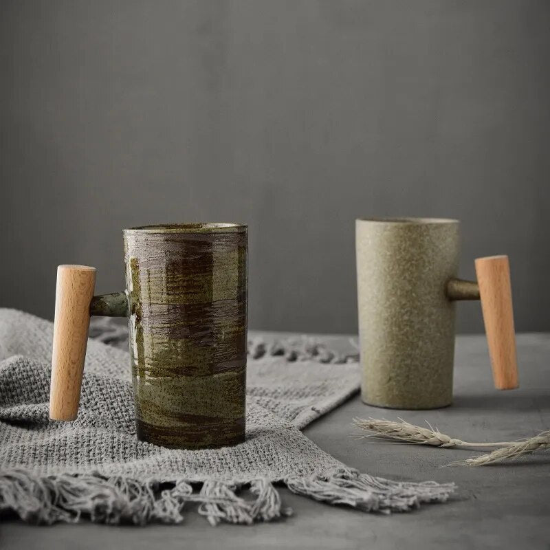 Tasse latte durable en céramique avec accents de bois, style nordique terreux pour votre maison et vaisselle.
