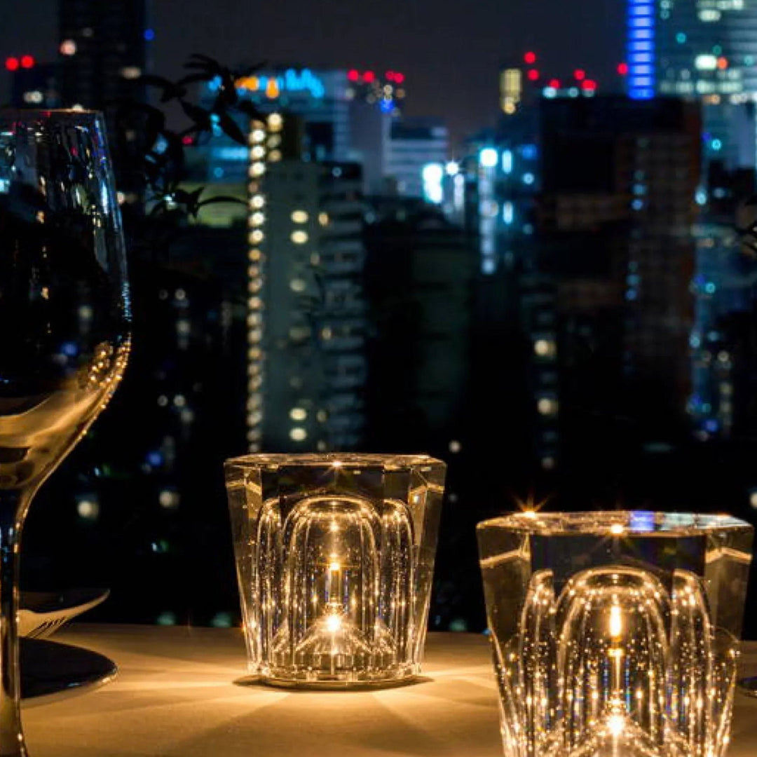 Lampe LED de table rechargeable, éclairage cristal pour une décoration intérieure moderne et élégante.