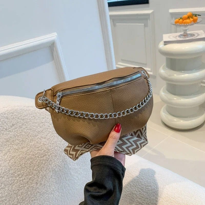Sac banane noir moderne en cuir souple, sac femme élégant, parfait pour le quotidien.