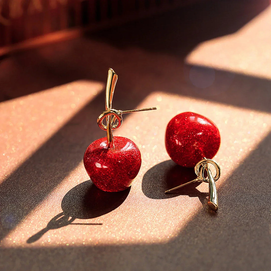 Cadeau femme: boucles d'oreilles cerises rouges éclatantes, accessoire mode original et stylé.