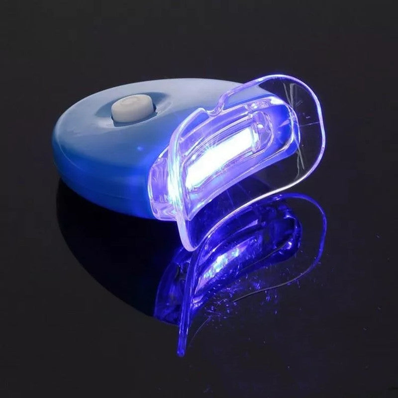 Kit complet de soin dentaire pour blanchir les dents. Comprend un activateur à lumière bleue pour des résultats visibles.