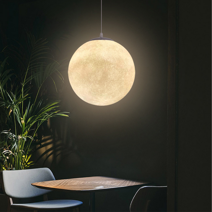 Suspension LED globe lunaire design, éclairage idéal pour salon, salle à manger ou restaurant.