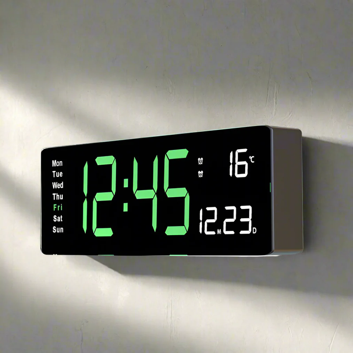 Superbe horloge numérique murale LED, design moderne et couleurs éclatantes, parfaite pour le salon.