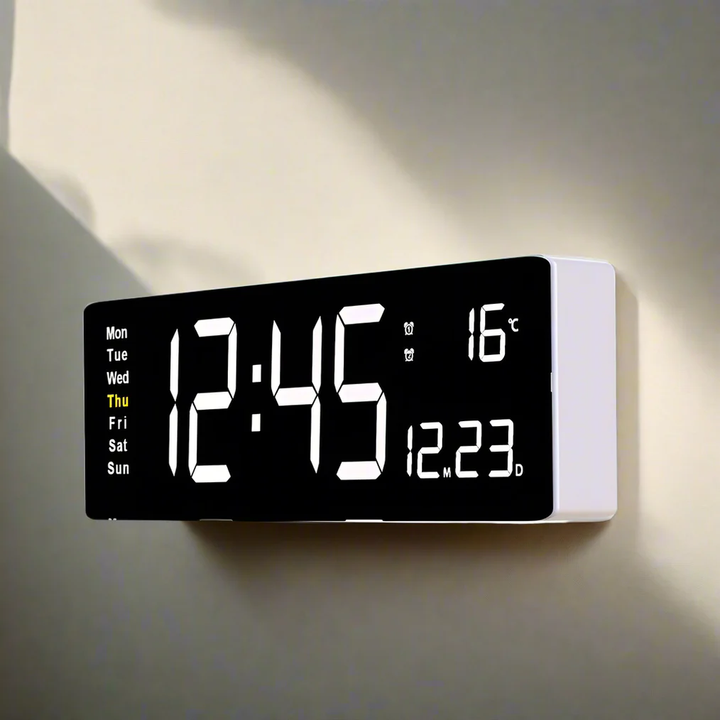 Horloge murale numérique LED design, affichage digital clair et lumineux pour un intérieur stylé.