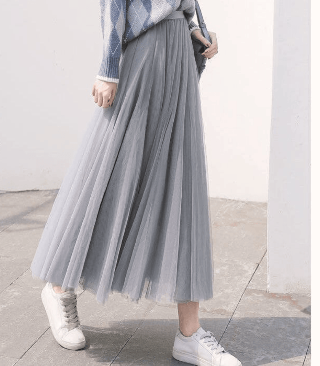 Jupe midi fluide femme noire, élégante et confortable, idéale pour le printemps et l'été.