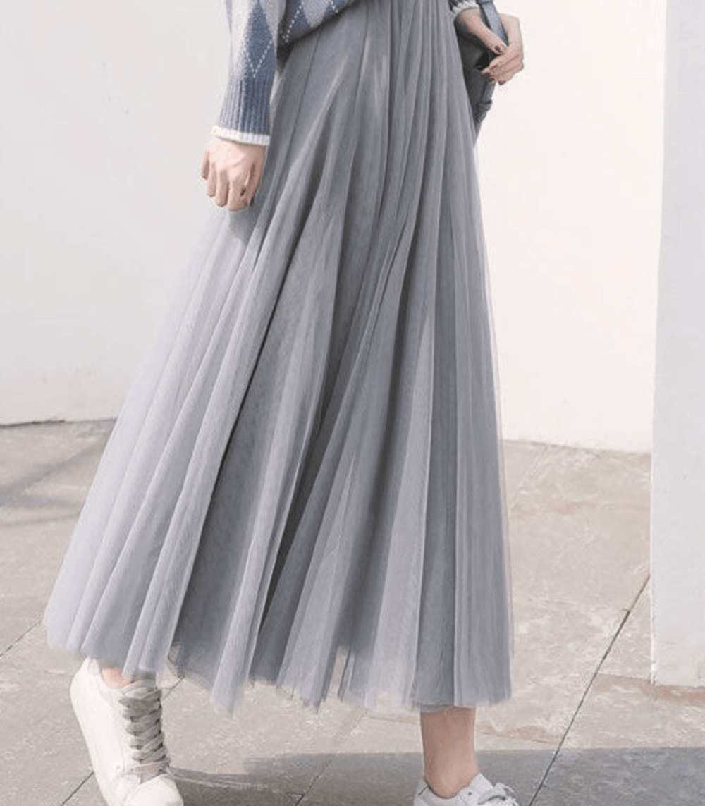 Jupe midi fluide beige femme avec taille élastique, offrant confort au quotidien et style raffiné.