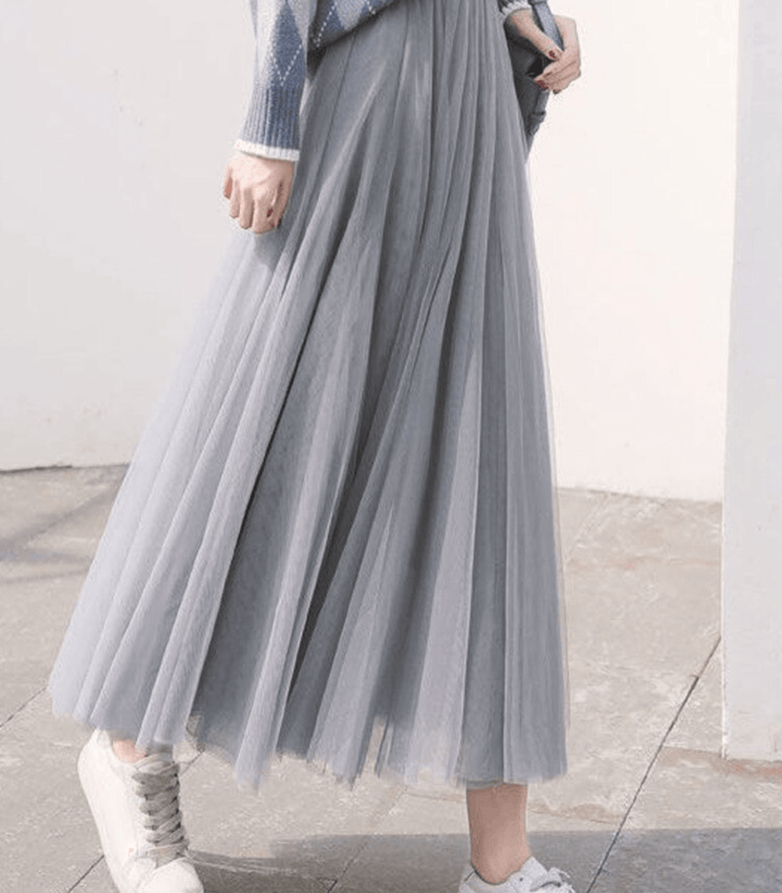 Jupe midi fluide beige femme avec taille élastique, offrant confort au quotidien et style raffiné.