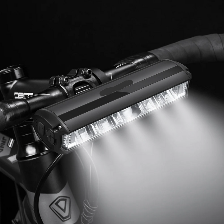 Éclairage vélo avant rechargeable USB, 1400 lumens. Indispensable pour votre sécurité cycliste.