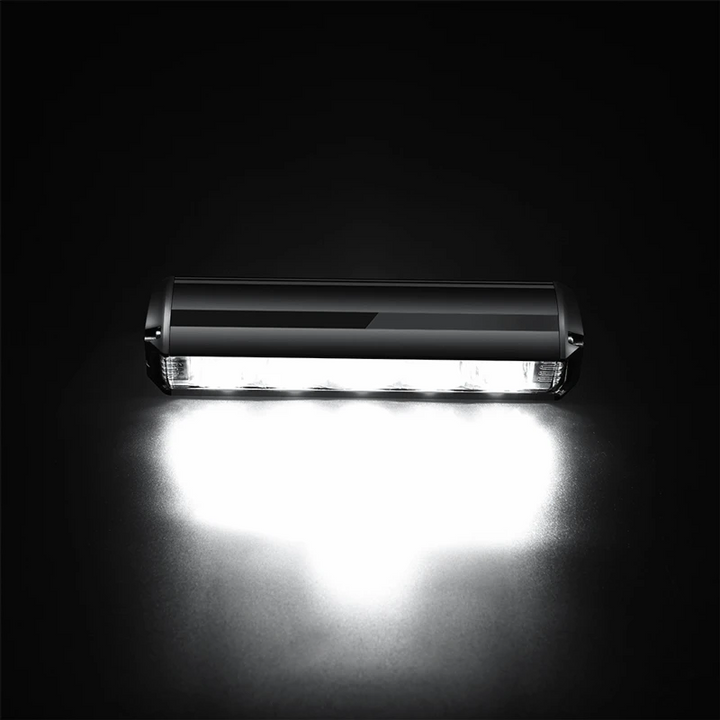 Accessoire vélo essentiel: lampe avant 1400 lumens. Visibilité optimale et sécurité pour vos sorties.